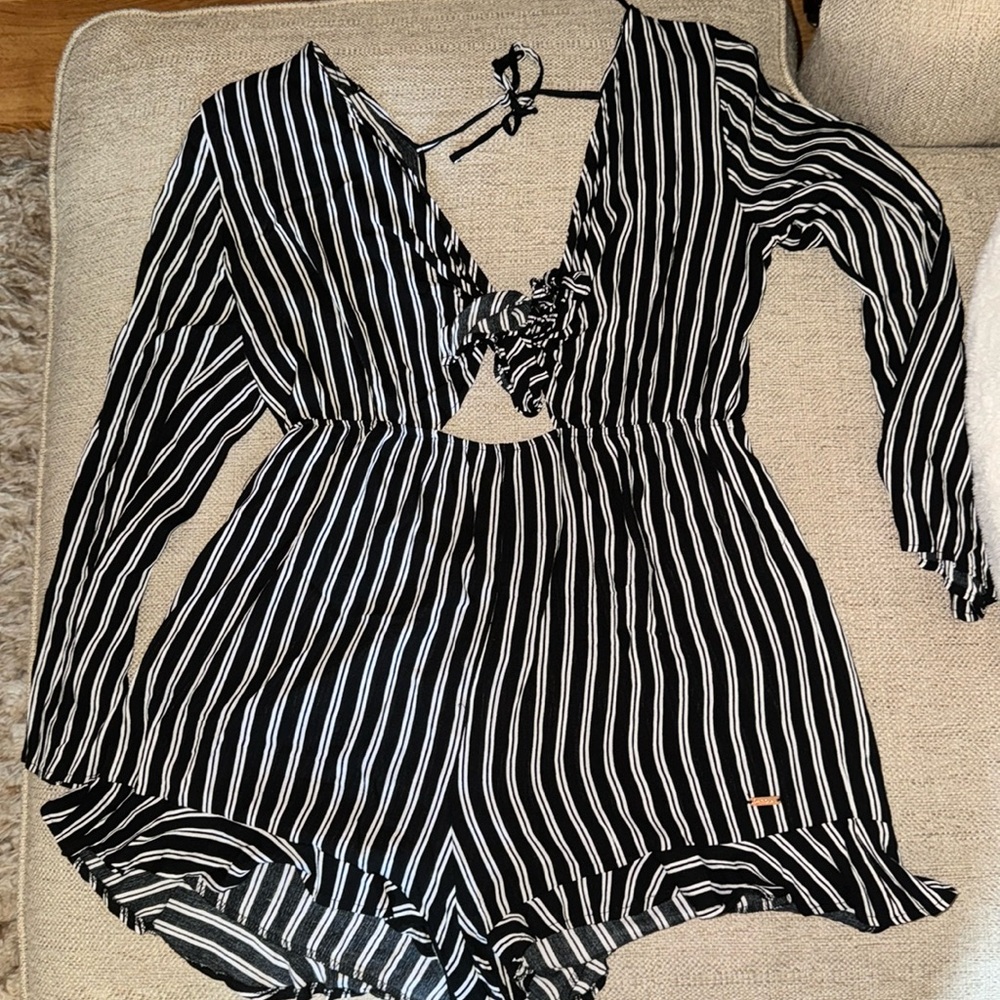 Cute romper with ruffle bottoms and backless